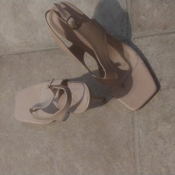 Olivia Ferragamo Between Toe Nude Heels Size 7 1/2 - Picture 8 of 9